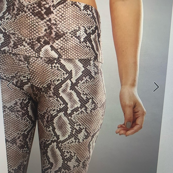 NWOT Onzie Snake Print Yoga Leggings - Picture 3 of 8